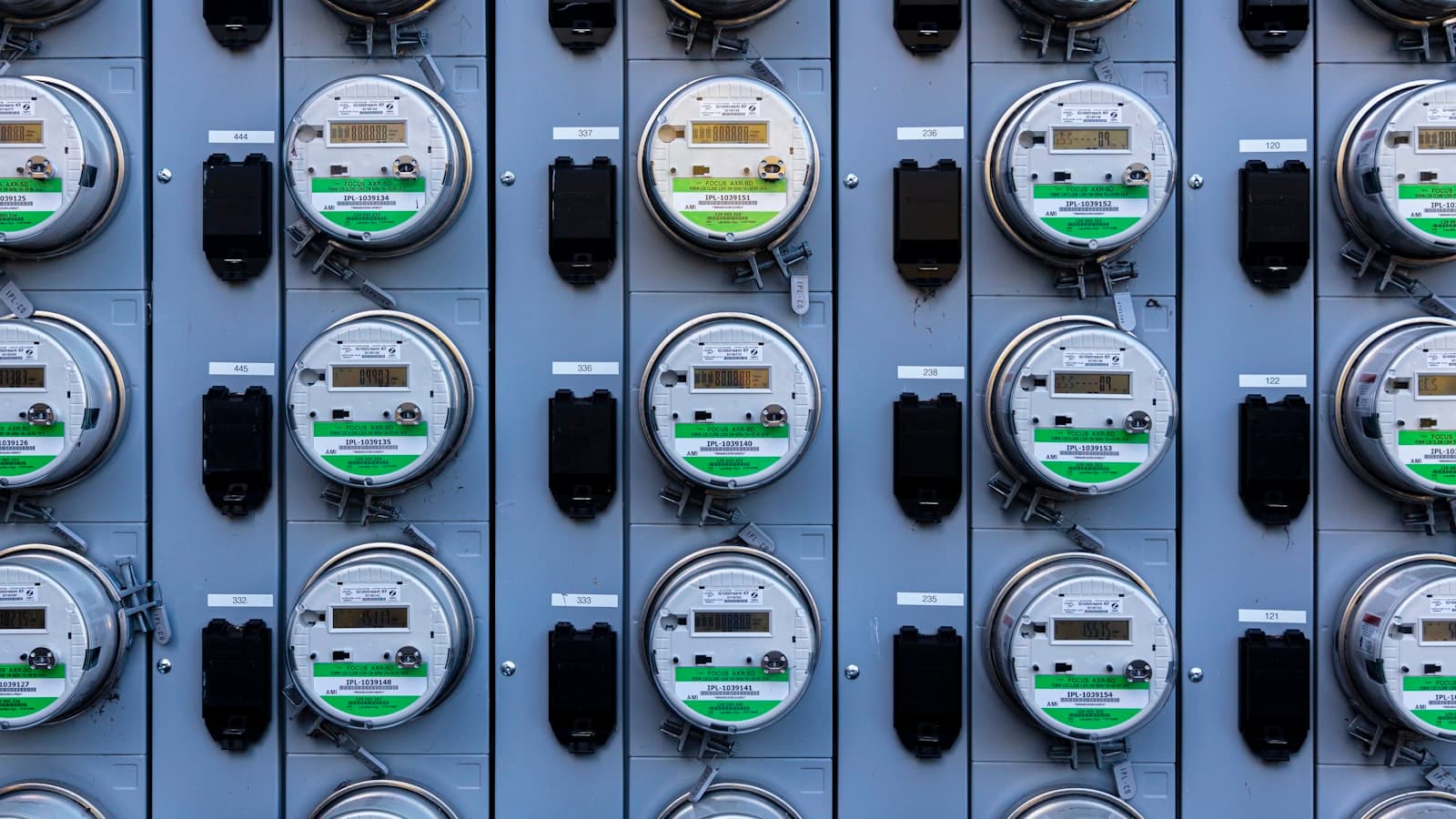 Contador eléctrico y cuadro de luz de una vivienda